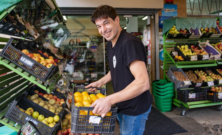 quim-contra-golias-a-mercearia-que-resiste-ao-lado-de-supermercado