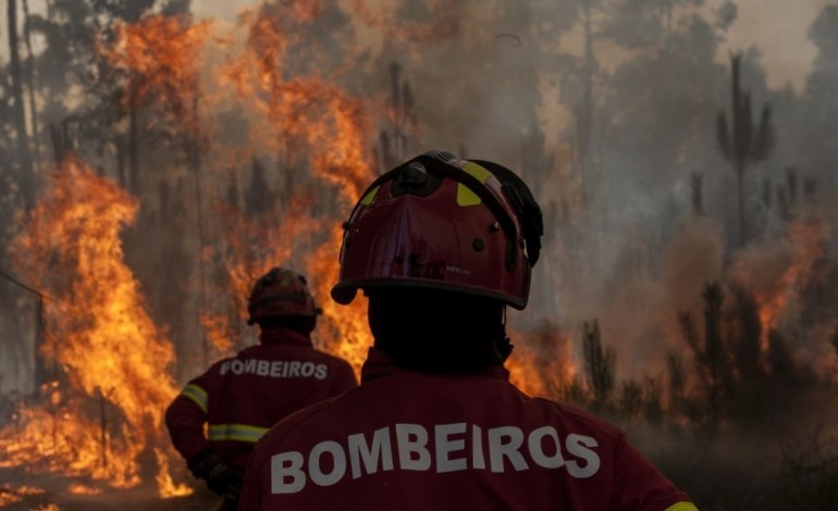 bombeiros-de-leiria-feridos-em-incendio-de-oleiros-7040