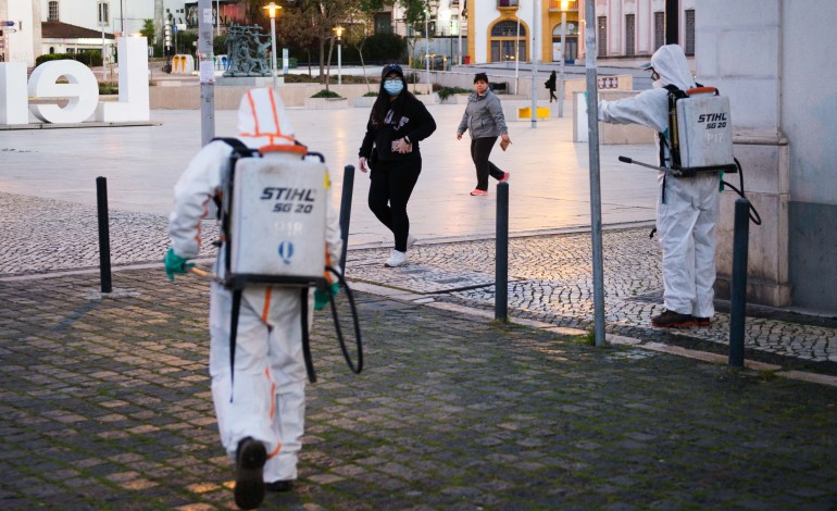 Colaboradores da Câmara e bombeiros, esta terça-feira