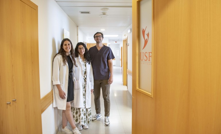 Catarina Custódio, João Cardoso , em cima, André Dias e Beatriz Correia, em baixo. Os jovens médicos acreditam que o médico de família é um confidente e faz a diferença na vida dos utentes, na prevenção e na doença