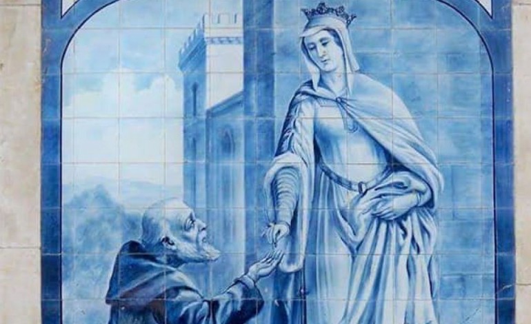 ansiao-destroi-antigo-painel-de-azulejos-e-poe-copia-no-lugar-8957