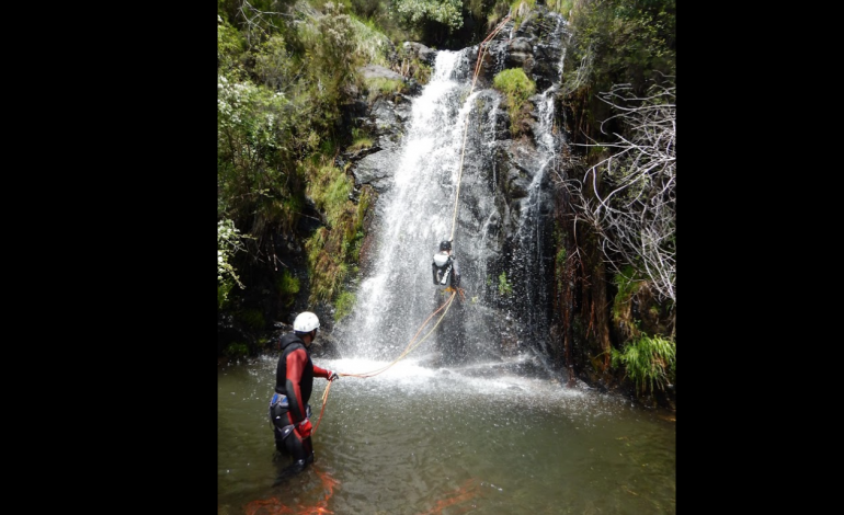 Clube de Leiria pratica canyoning em Castanheira de Pera