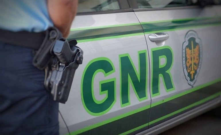 gnr-de-caldas-da-rainha-detem-tres-pessoas-por-trafico-de-droga