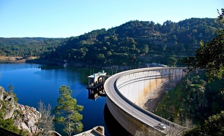 peticao-contesta-instalacao-de-paineis-fotovoltaicos-na-barragem-do-cabril