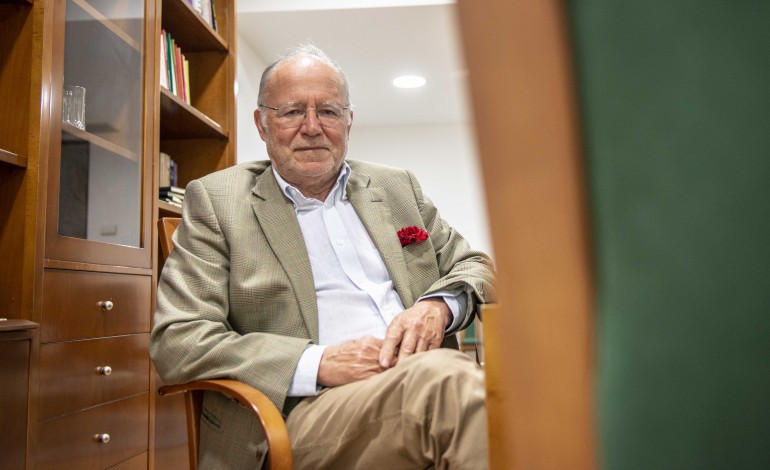 alberto-costa-apresenta-livro-de-cronicas-em-leiria