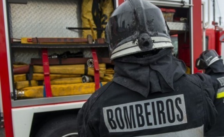 bombeiros-recebidos-com-arma-quando-combatiam-incendio-na-ortigosa