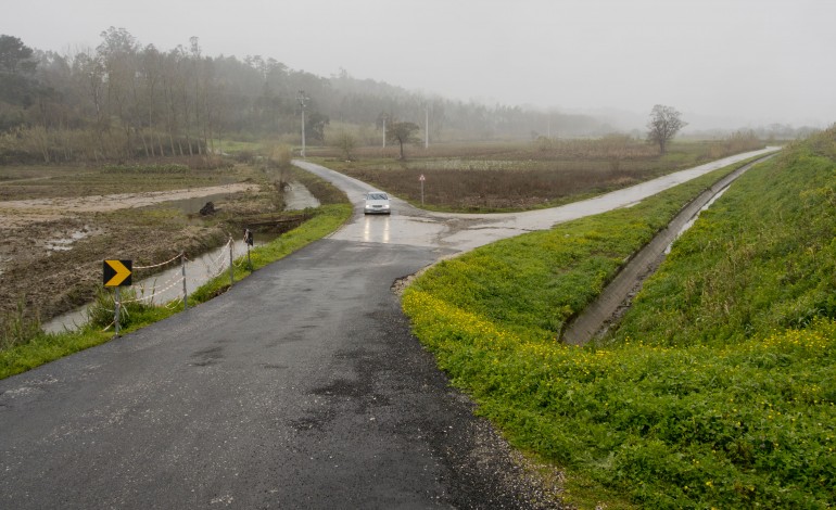 gnr-de-leiria-encerra-estrada-na-carreira-devido-a-subida-do-rio-lis-2809