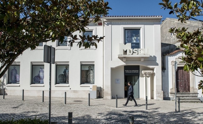 teatro-caca-ao-tesouro-e-visita-dancada-na-festa-do-mccb