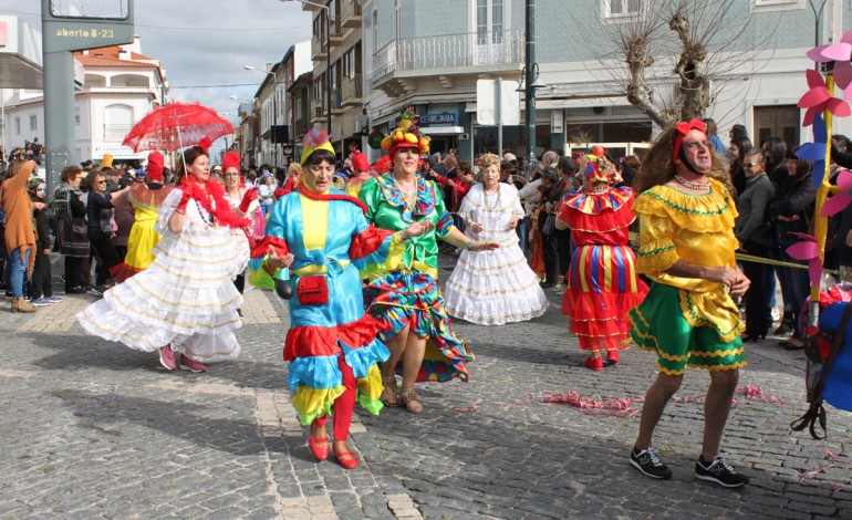 o-rato-donald-e-o-pato-mickey-vao-brincar-ao-carnaval-na-vieira