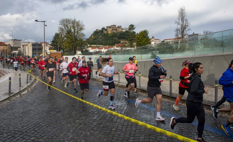 A chuva deu tréguas aos 1.950 corredores e 250 caminheiros