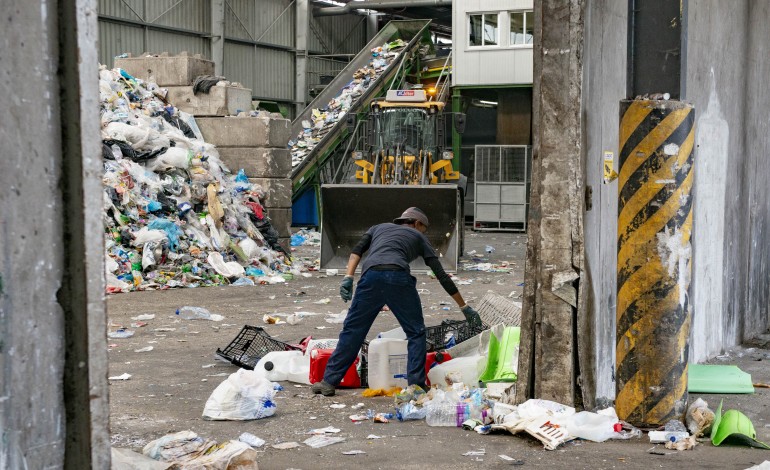 entidade-reguladora-da-razao-aos-municipios-da-regiao-e-baixa-tarifa-do-lixo