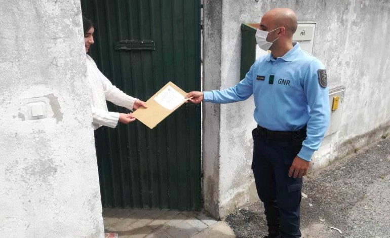 gnr-entrega-materiais-da-escola-em-casa-de-alunos-sem-computador