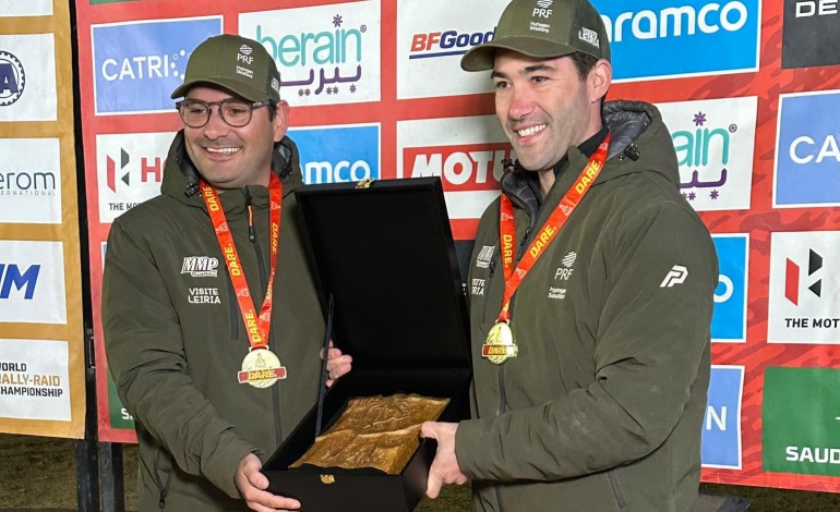 Ricardo Porém e Nuno Sousa receberam a medalha "Dare" e o prémio "Dakar Spirit"