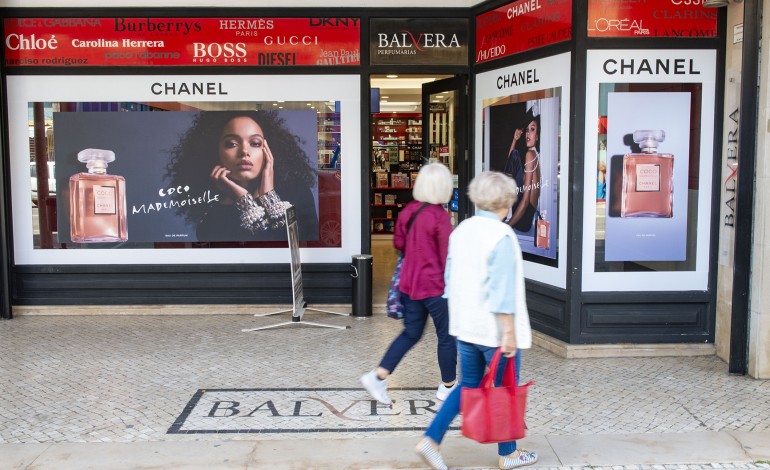 dos-livros-aos-perfumes-e-bebidas-vendas-online-aumentam-no-natal