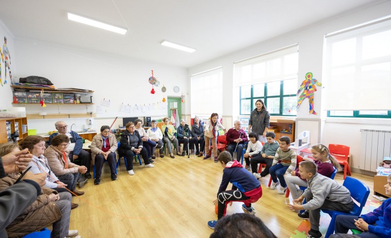 coro-une-geracoes-contra-a-solidao-e-o-esquecimento-de-tradicoes