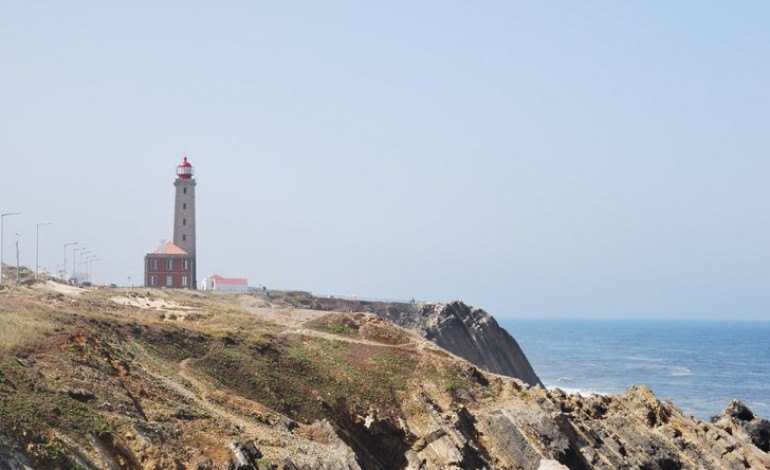 colisao-entre-duas-embarcacoes-de-pesca-ao-largo-do-farol-do-penedo-da-saudade-da-marinha-grande