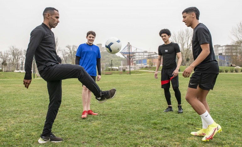 Ex-avançado de Leiria está a treinar jovens no Jardim da Almuinha Grande