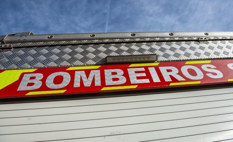 incendio-em-fabrica-de-pellets-causa-dois-feridos-em-alcobaca