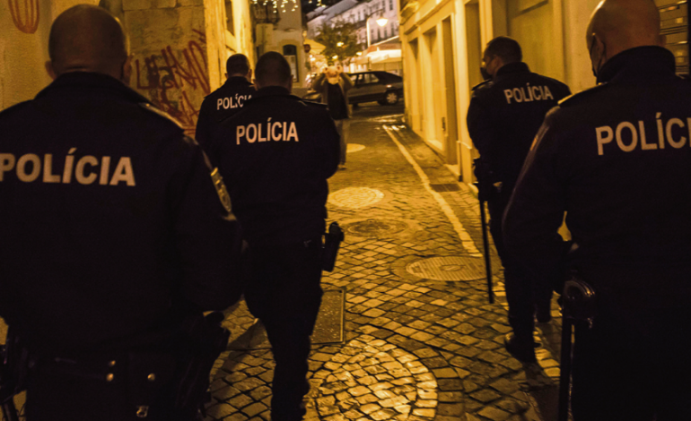 psp-detem-jovem-de-20-anos-e-apreende-droga-e-armas-em-peniche