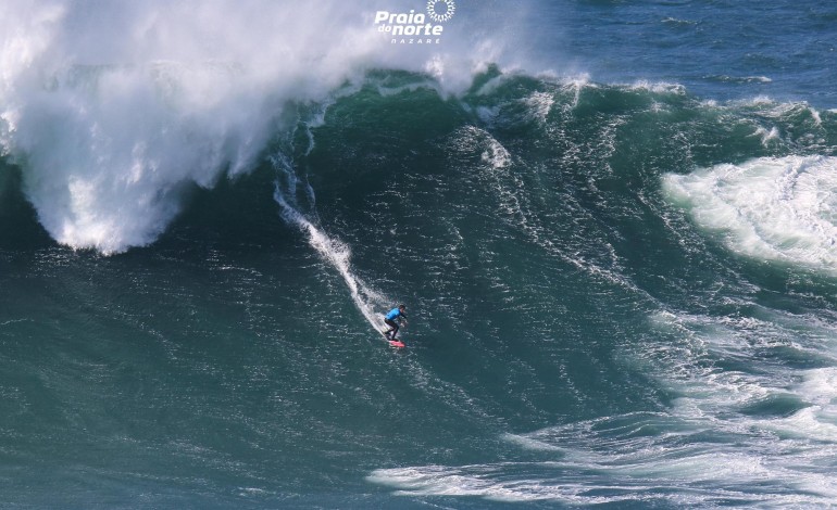 praias-da-nazare-voltam-a-estar-abertas-a-pratica-de-surf