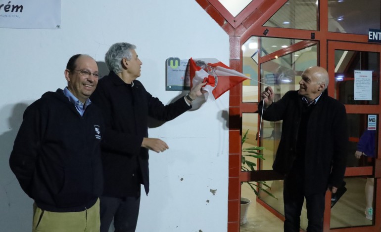 Presidente da Federação Portuguesa de Atletismo (à dirtª) marcou presença na inauguração