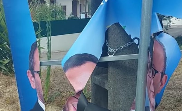 cartaz-de-campanha-do-ps-vandalizado-em-leiria