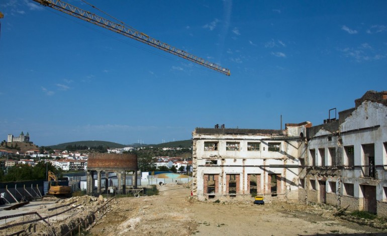 obras-da-antiga-central-de-porto-de-mos-retomadas-ate-ao-verao-9899