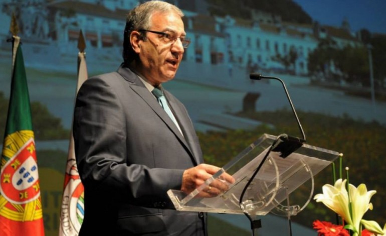 raul-castro-oferece-ajuda-ao-presidente-da-camara-do-funchal-4776