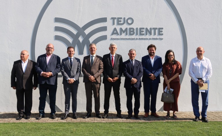 Inauguração contou com a presença do secretário de Estado do Ambiente (na foto, o sexto a contar da esqª)