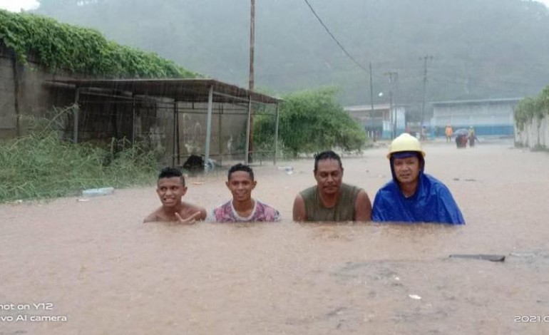 Cheias em Timor-Leste fizeram centenas de desalojados, que perderam tudo, menos a vida