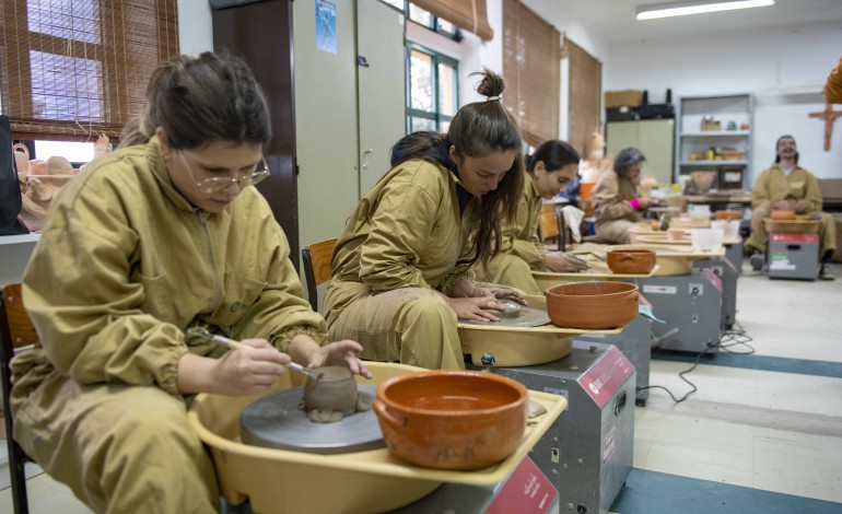 entre-a-arte-e-a-terapia-olaria-da-bajouca-preserva-o-passado-e-abre-espaco-ao-futuro