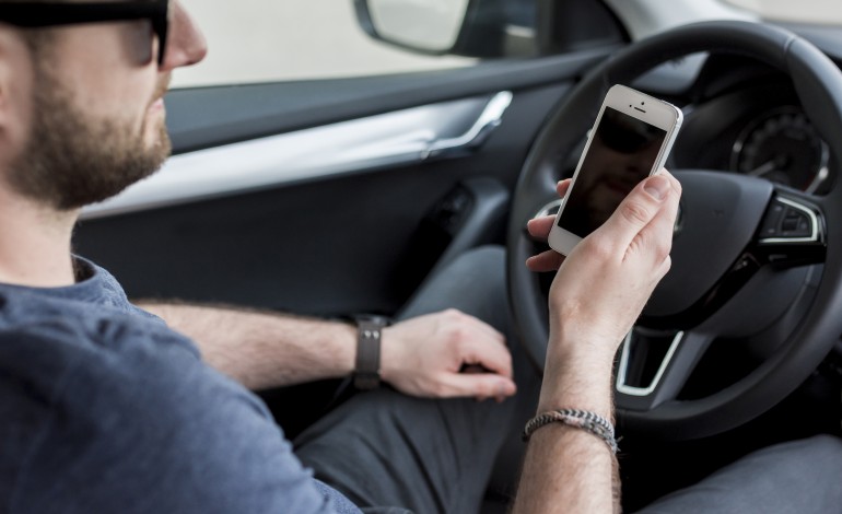 mais-de-2400-infracoes-por-uso-do-telemovel-ao-volante-em-dois-anos