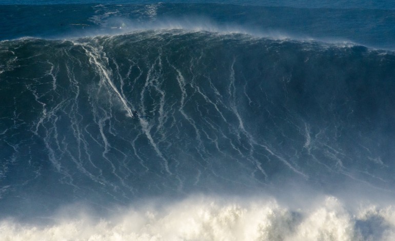 nazare-volta-a-entrar-na-historia-com-um-novo-recorde-de-maior-onda-surfada-no-mundo