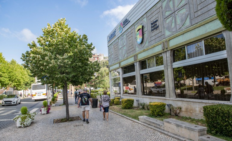 falta-de-pessoal-fecha-posto-de-turismo-de-leiria
