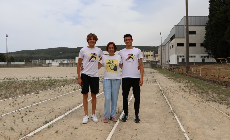 Irmãos treinam com o leiriense Cláudio Matias no GD das Pedreiras, em Porto de Mós