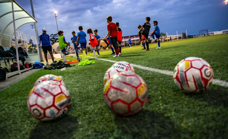 Nas academias de futebol criam-se laços e amizades que “ficam para a vida”