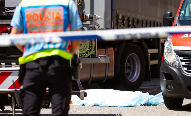 colisao-entre-bicicleta-e-camiao-na-marinha-grande-provoca-um-morto