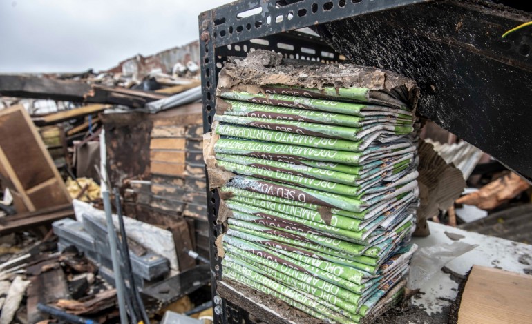 Um dos armazéns desabou na madrugada de 28 de Janeiro