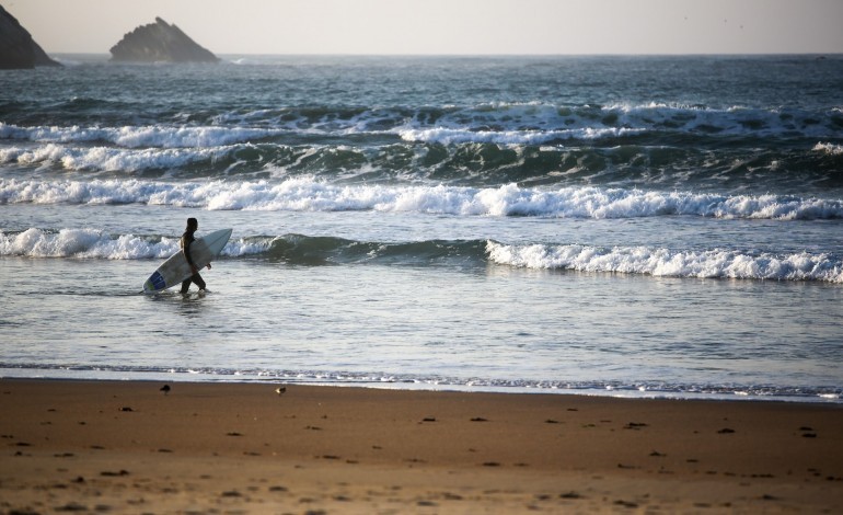 terceiro-dia-sem-accao-na-prova-de-surf-em-supertubos