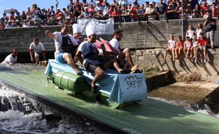 carnaval-flutuante-volta-a-descer-rio-lis-4917