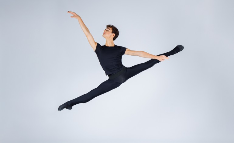 samuel-pereira-trocou-o-hip-hop-pelo-ballet-e-hoje-e-bailarino-profissional-em-inglaterra