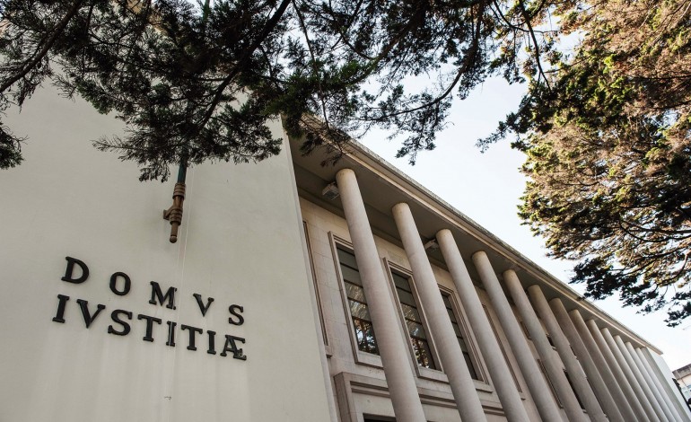 professor-nega-agressoes-a-criancas-em-escola-de-leiria