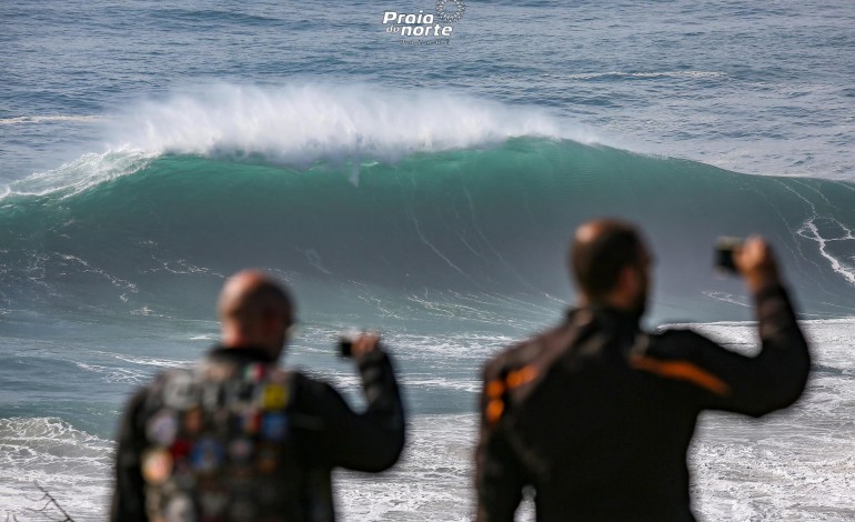 nazare-proibe-acesso-ao-farol-para-evitar-excessiva-concentracao-de-adeptos-de-surf-nas-arribas