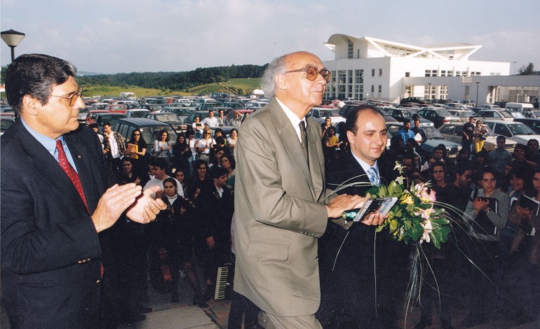 Apadrinhou a biblioteca da ESTG do Politécnico de Leiria, instituto que visitou três vezes após ser Nobel da Literatura e onde recebeu o título de professor coordenador honorário