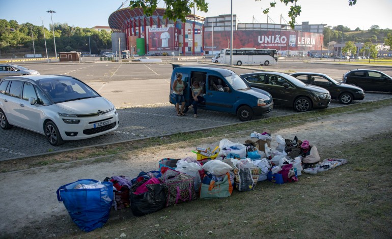 sem-espaco-fisico-leiria-solidaria-faz-doacoes-na-rua