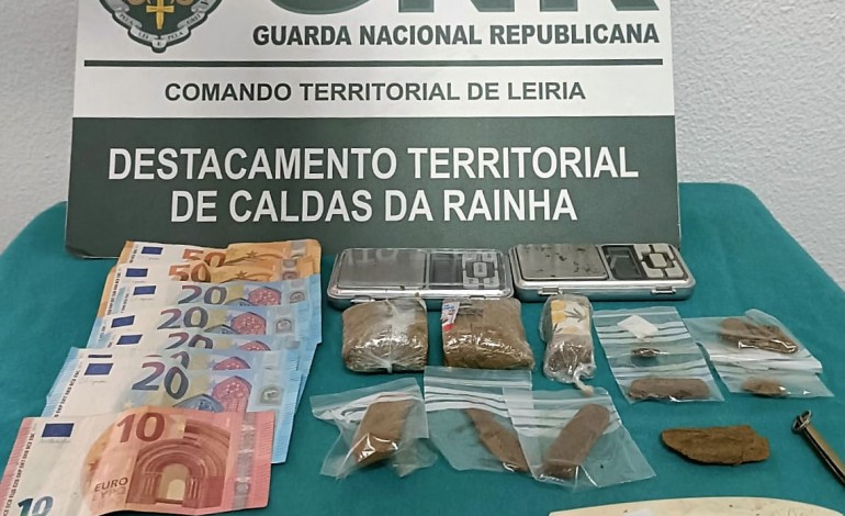 gnr-detem-tres-pessoas-suspeitas-de-trafico-de-droga-em-caldas-da-rainha