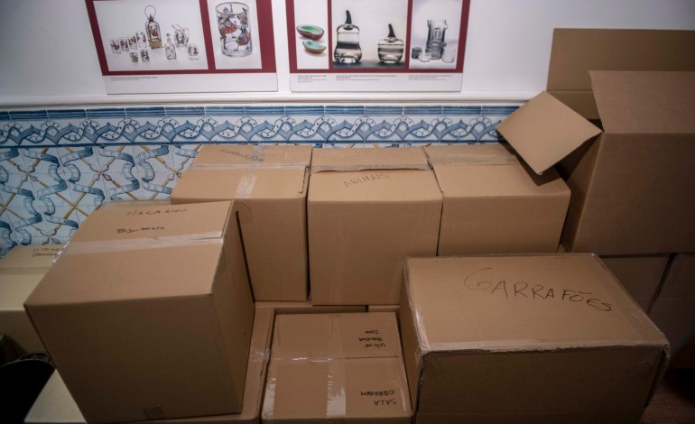 Peças foram retiradas, por precaução, do interior do Museu do Vidro