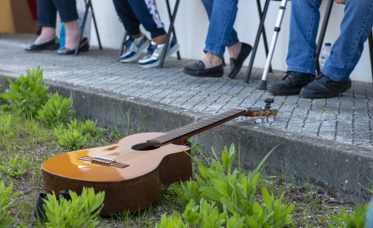 Há música, mas também dança e teatro