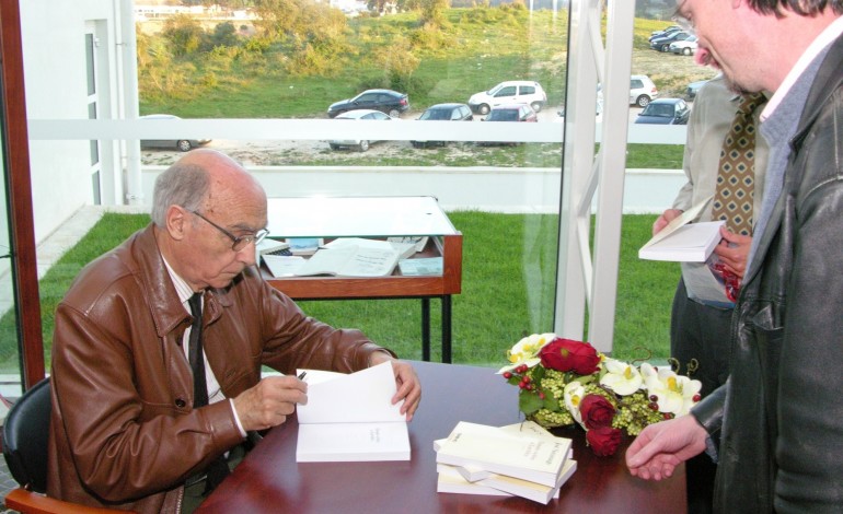 Apadrinhou a biblioteca da ESTG do Politécnico de Leiria, instituto que visitou três vezes após ser Nobel da Literatura e onde recebeu o título de professor coordenador honorário