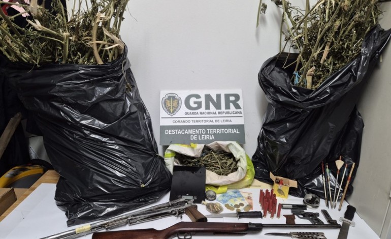 gnr-detem-homem-por-posse-de-armas-proibidas-e-trafico-de-estupefacientes-em-leiria